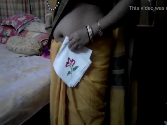 Desi aunty hot curve in ass and belly