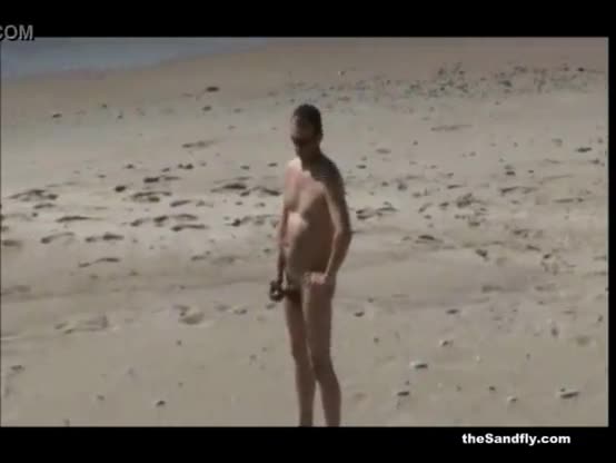 Wanking outdoors without limits at the beach