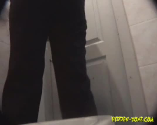 Spy young guy wanking off in toilet cubicle